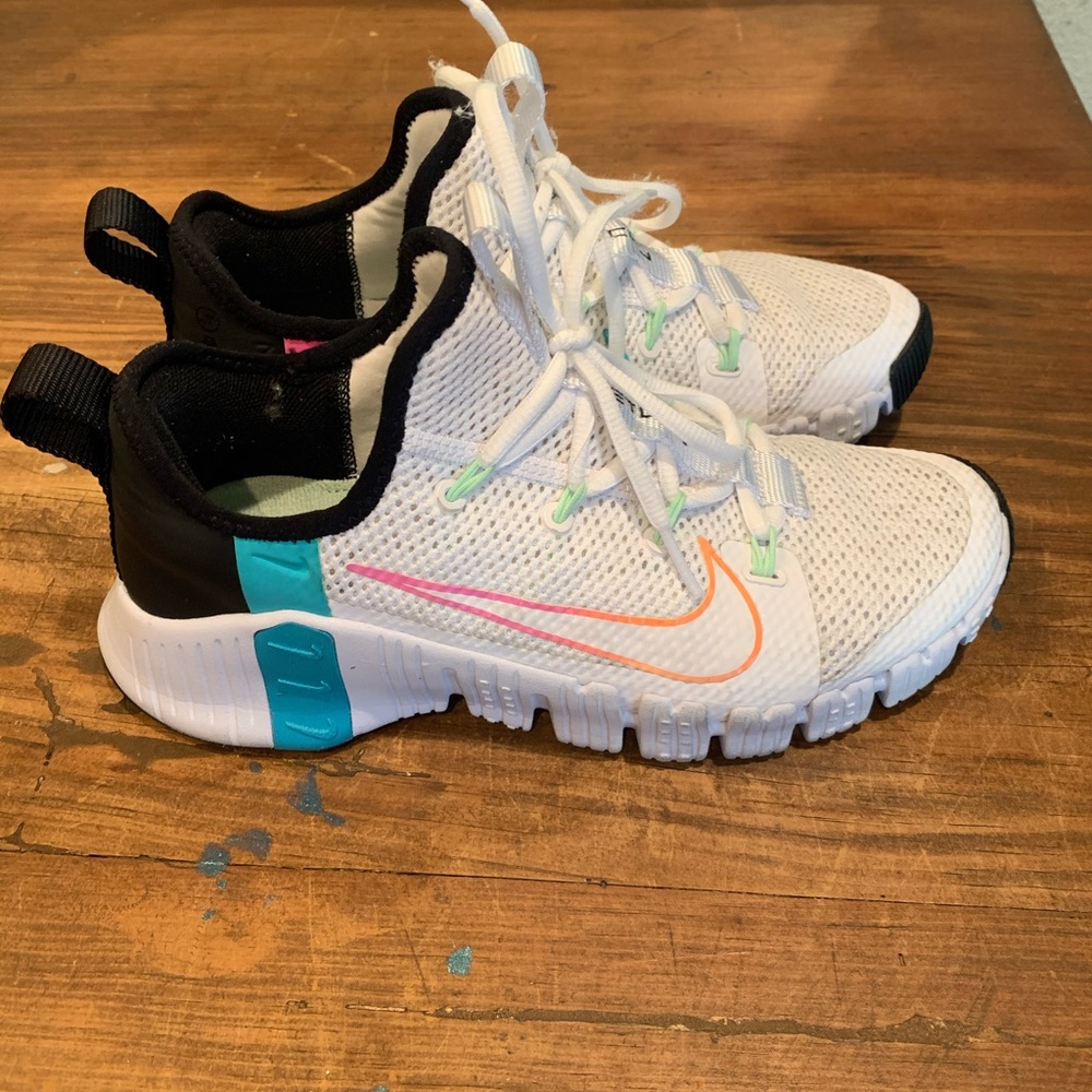 NIKE SNEAKERS